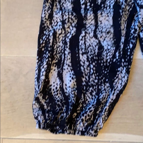 Bar III Black & White Capris Shorts Medium Pockets - Picture 4 of 8